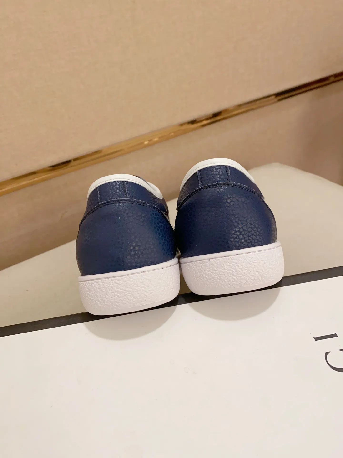 Men's clothing and shoes💰:400💰 (GUCCI) The latest model from the official website 🎁🎁Casual and fashionable men's shoes👟, hot style 💥The version is simple and elegant, exclusive for trendy men. Unique official website latest brand elements 👑Gucci original decoration, fashionable and generous, the fabric is original cowhide ✅sheepskin lining, the official website specifies wear-resistant casual outsole, the classic model is taken in kind at the counter🎬38-44 (45 is not returned or exchanged)